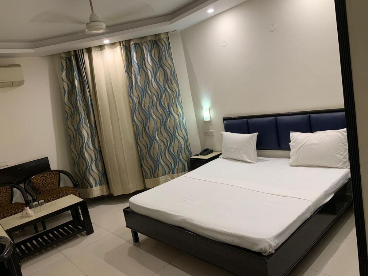Hotel Raman'S Jagadhri Экстерьер фото