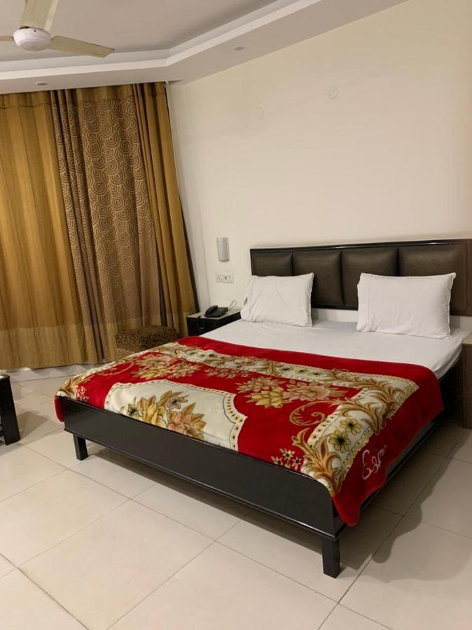 Hotel Raman'S Jagadhri Экстерьер фото