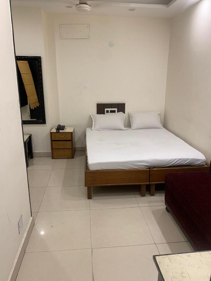 Hotel Raman'S Jagadhri Экстерьер фото