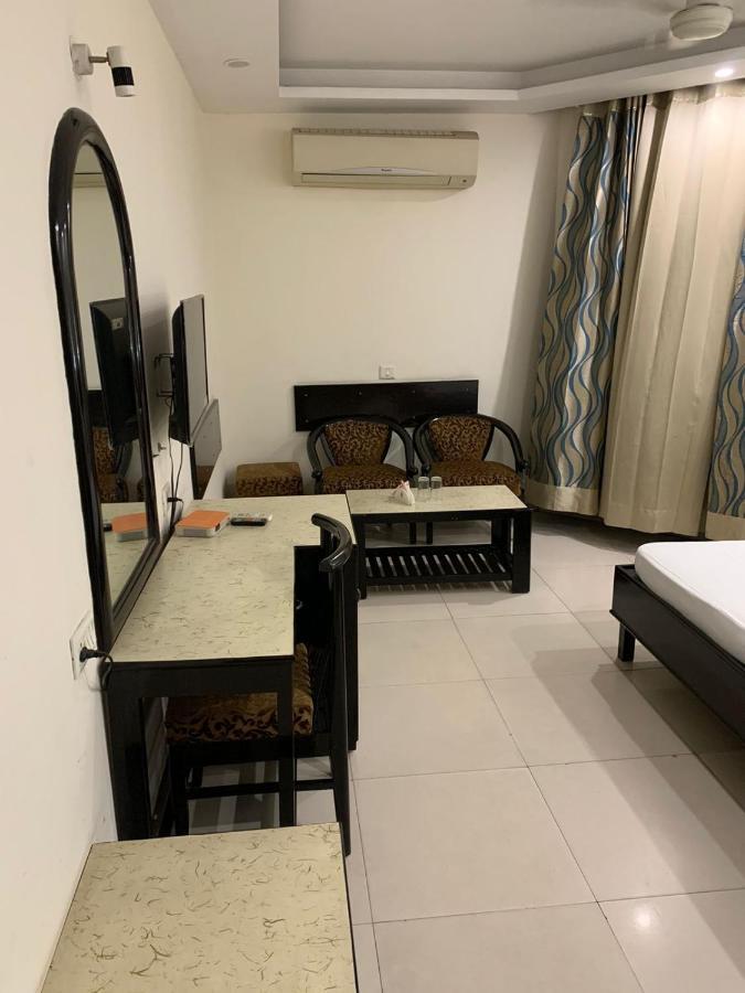 Hotel Raman'S Jagadhri Экстерьер фото